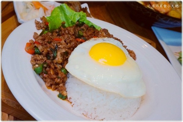 金福氣南洋食堂:台中北屯』金福氣南洋食堂║食尚玩家推薦,懷舊復古風、特色南洋風味餐、彩虹起司吐司超邪惡