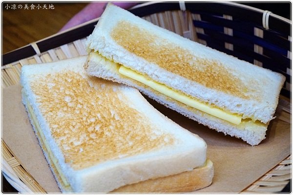 金福氣南洋食堂:台中北屯』金福氣南洋食堂║食尚玩家推薦,懷舊復古風、特色南洋風味餐、彩虹起司吐司超邪惡