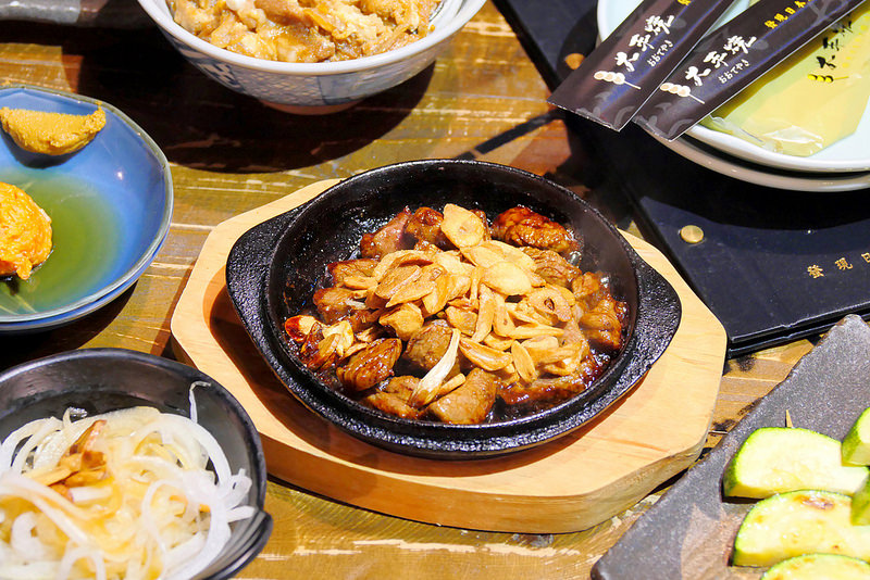 大手燒日式關東煮：日式車站造景昭和懷舊風格 地雞串燒 丼飯火鍋加日本進口關東煮獨特口味宵夜好選擇！