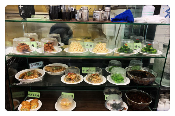 【新店美食】小樂精緻麵食館 ~ 新店鼎泰豐/七張美食❤️必點排骨蛋炒飯(附價目表) - 捷運七張站