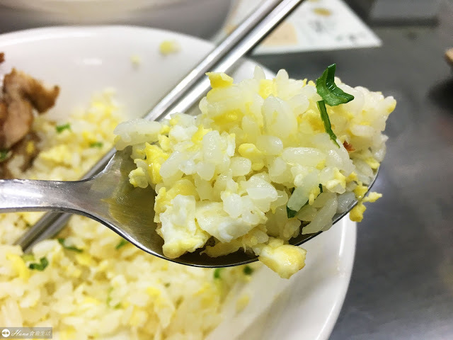 【新北新店】小樂精緻麵食館寶橋店 | 媲美鼎泰豐 想吃先排隊 神還原排骨蛋炒飯