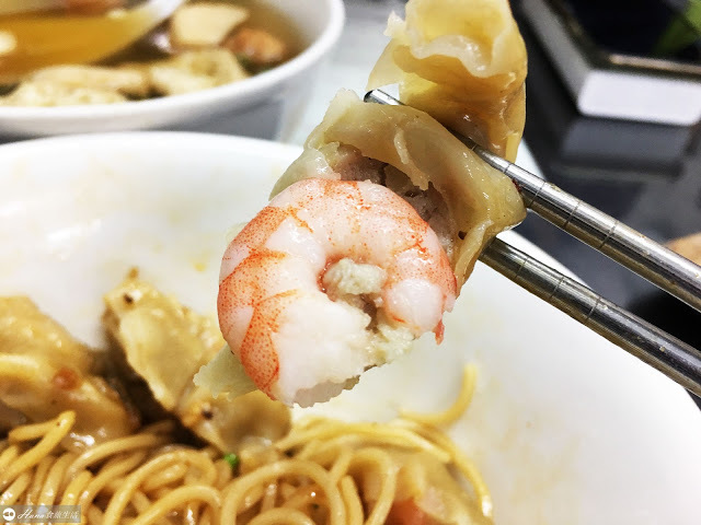 【新北新店】小樂精緻麵食館寶橋店 | 媲美鼎泰豐 想吃先排隊 神還原排骨蛋炒飯