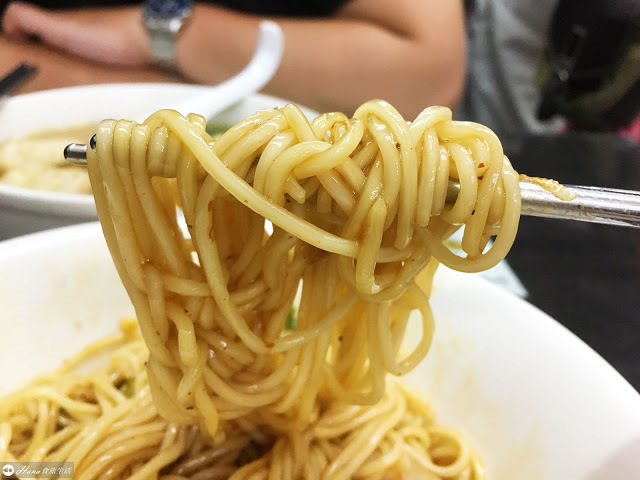 【新北新店】小樂精緻麵食館寶橋店 | 媲美鼎泰豐 想吃先排隊 神還原排骨蛋炒飯