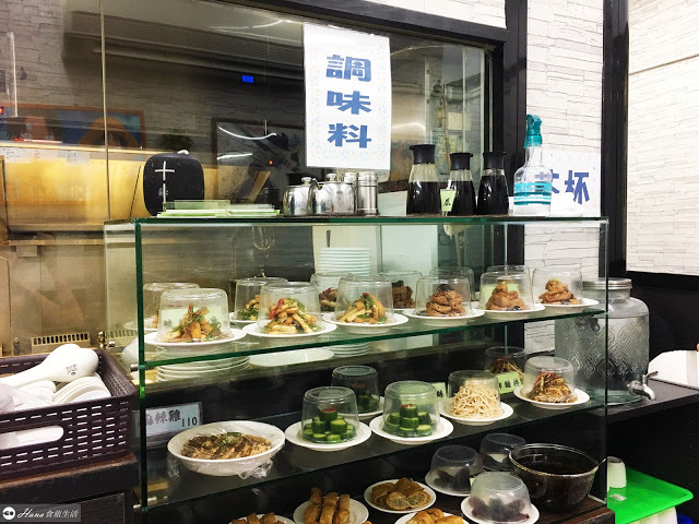 【新北新店】小樂精緻麵食館寶橋店 | 媲美鼎泰豐 想吃先排隊 神還原排骨蛋炒飯