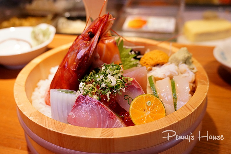 【新竹日本料理-吟川日本料理】豪華卻又平價的豪華海鮮丼，還有超肥厚的限量十份的鰻魚飯！