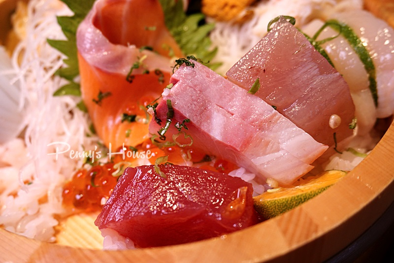 【新竹日本料理-吟川日本料理】豪華卻又平價的豪華海鮮丼，還有超肥厚的限量十份的鰻魚飯！