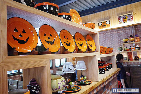 台中草悟道【南瓜屋魔女露露的廚房】滿滿南瓜圍繞童話故事主題風餐廳。草悟道義式料理