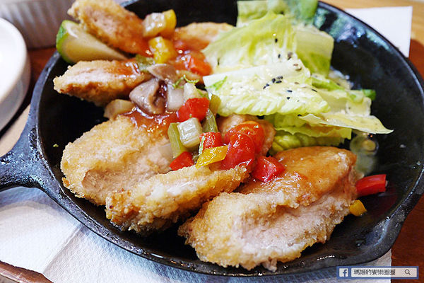 台中草悟道【南瓜屋魔女露露的廚房】滿滿南瓜圍繞童話故事主題風餐廳。草悟道義式料理