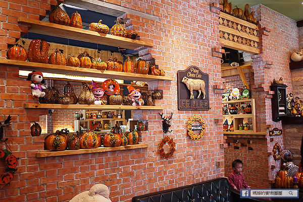 台中草悟道【南瓜屋魔女露露的廚房】滿滿南瓜圍繞童話故事主題風餐廳。草悟道義式料理