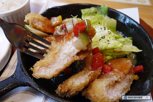 台中草悟道【南瓜屋魔女露露的廚房】滿滿南瓜圍繞童話故事主題風餐廳。草悟道義式料理