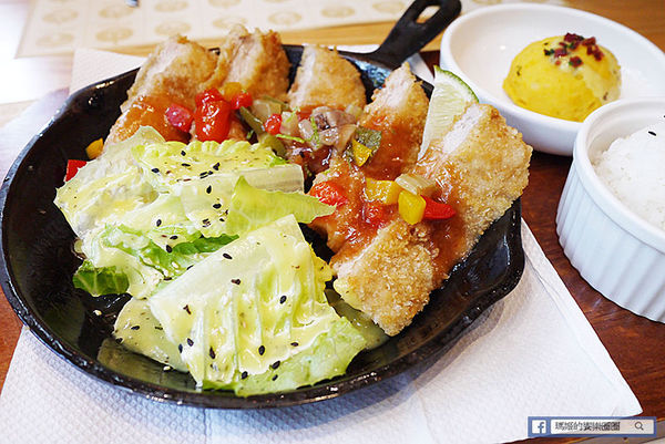 台中草悟道【南瓜屋魔女露露的廚房】滿滿南瓜圍繞童話故事主題風餐廳。草悟道義式料理