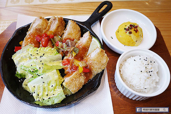 台中草悟道【南瓜屋魔女露露的廚房】滿滿南瓜圍繞童話故事主題風餐廳。草悟道義式料理