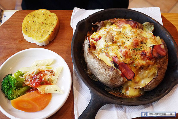 台中草悟道【南瓜屋魔女露露的廚房】滿滿南瓜圍繞童話故事主題風餐廳。草悟道義式料理