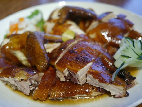 【西屯美食】頂園燒鵝担仔廚房‖熱門桌菜店家‖烤雞烤鵝都推薦‖假日沒預約很難吃的到。