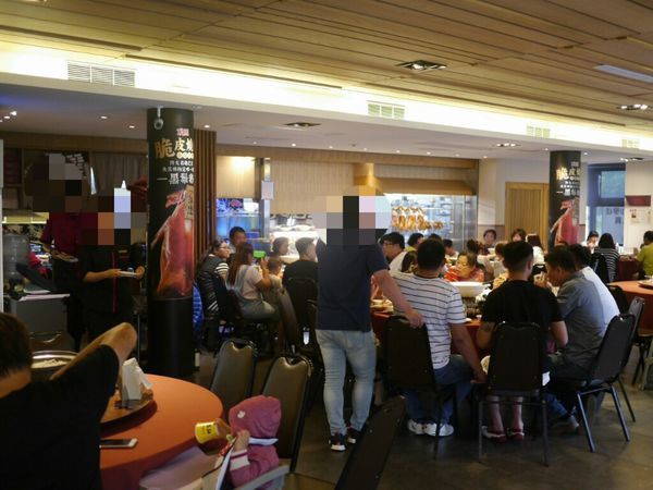 【西屯美食】頂園燒鵝担仔廚房‖熱門桌菜店家‖烤雞烤鵝都推薦‖假日沒預約很難吃的到。