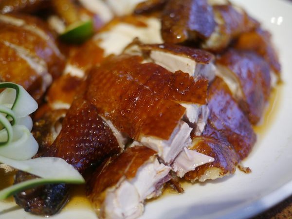 【西屯美食】頂園燒鵝担仔廚房‖熱門桌菜店家‖烤雞烤鵝都推薦‖假日沒預約很難吃的到。
