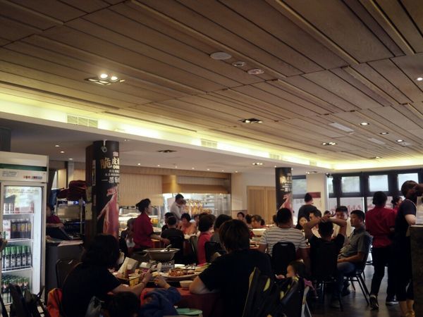 【西屯美食】頂園燒鵝担仔廚房‖熱門桌菜店家‖烤雞烤鵝都推薦‖假日沒預約很難吃的到。