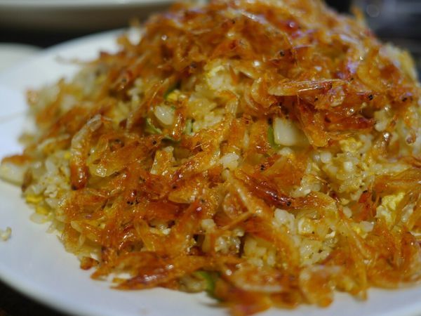【西屯美食】頂園燒鵝担仔廚房‖熱門桌菜店家‖烤雞烤鵝都推薦‖假日沒預約很難吃的到。