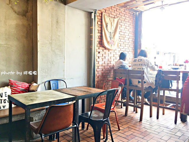 【台中 西屯】HUN 貳§開在逢甲巷弄內的創意夯店，紅透台中半邊天的瘋狂爆炸多蛤蜊義大利麵及特調橘醬不一樣，口感就.......