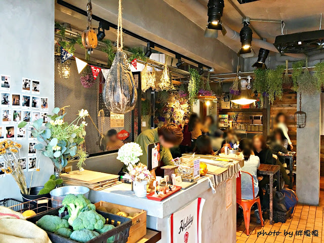 【台中 西屯】HUN 貳§開在逢甲巷弄內的創意夯店，紅透台中半邊天的瘋狂爆炸多蛤蜊義大利麵及特調橘醬不一樣，口感就.......