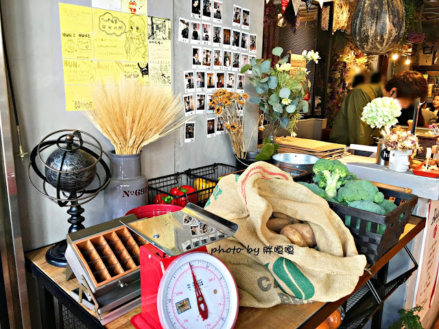 【台中 西屯】HUN 貳§開在逢甲巷弄內的創意夯店，紅透台中半邊天的瘋狂爆炸多蛤蜊義大利麵及特調橘醬不一樣，口感就.......