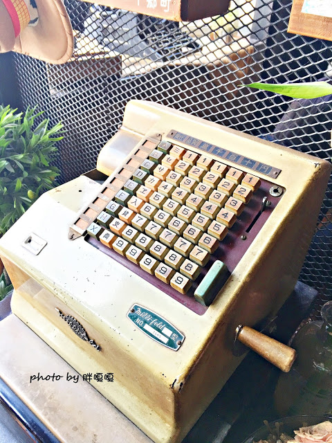 【台中 西屯】HUN 貳§開在逢甲巷弄內的創意夯店，紅透台中半邊天的瘋狂爆炸多蛤蜊義大利麵及特調橘醬不一樣，口感就.......