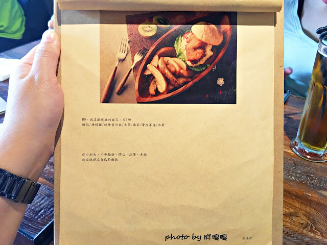 【台中 西屯】HUN 貳§開在逢甲巷弄內的創意夯店，紅透台中半邊天的瘋狂爆炸多蛤蜊義大利麵及特調橘醬不一樣，口感就.......