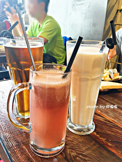 【台中 西屯】HUN 貳§開在逢甲巷弄內的創意夯店，紅透台中半邊天的瘋狂爆炸多蛤蜊義大利麵及特調橘醬不一樣，口感就.......