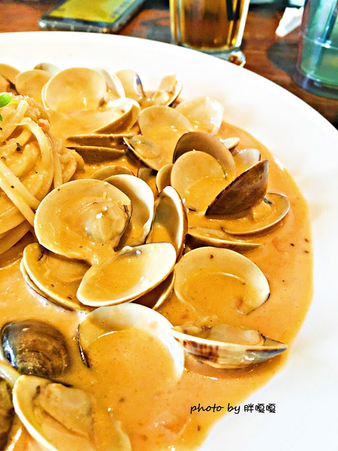 【台中 西屯】HUN 貳§開在逢甲巷弄內的創意夯店，紅透台中半邊天的瘋狂爆炸多蛤蜊義大利麵及特調橘醬不一樣，口感就.......