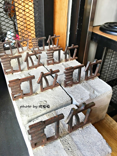 【台中 西屯】HUN 貳§開在逢甲巷弄內的創意夯店，紅透台中半邊天的瘋狂爆炸多蛤蜊義大利麵及特調橘醬不一樣，口感就.......