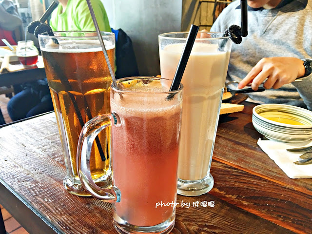 【台中 西屯】HUN 貳§開在逢甲巷弄內的創意夯店，紅透台中半邊天的瘋狂爆炸多蛤蜊義大利麵及特調橘醬不一樣，口感就.......