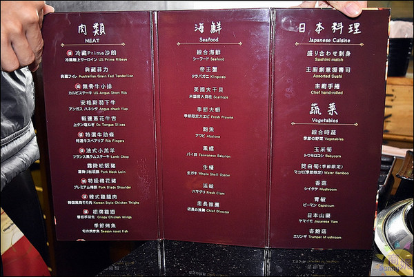 潼阪 帝王蟹黑毛牛 頂級燒烤：台中帝王蟹吃到飽。潼阪帝王蟹黑毛牛頂級燒烤。專人代烤零失敗。食材高檔服務優上餐快吃得很過癮!@sunny吃喝遊樂