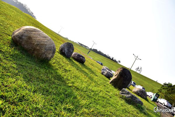 【新北。景點】 瑞芳 / 星空草原，擁恆文創園區，成千上萬的光碟片藝術地景，梵谷的畫