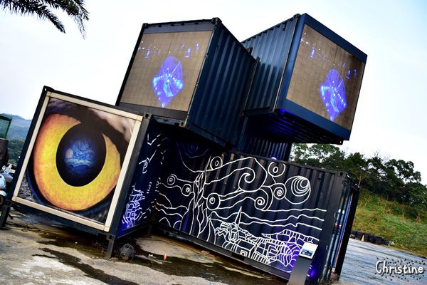 【新北。景點】 瑞芳 / 星空草原，擁恆文創園區，成千上萬的光碟片藝術地景，梵谷的畫