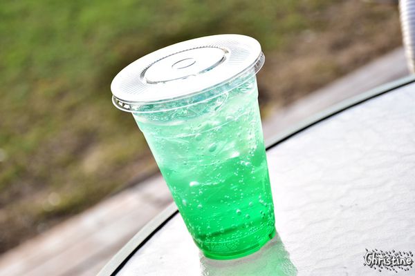 【新北。景點】 瑞芳 / 星空草原，擁恆文創園區，成千上萬的光碟片藝術地景，梵谷的畫