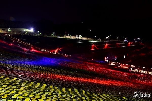 【新北。景點】 瑞芳 / 星空草原，擁恆文創園區，成千上萬的光碟片藝術地景，梵谷的畫