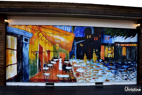 【新北。景點】 瑞芳 / 星空草原，擁恆文創園區，成千上萬的光碟片藝術地景，梵谷的畫