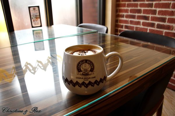 【台中。美食】西屯 / 跟著查理布朗一起環遊世界，史努比餐廳，秋紅谷旁