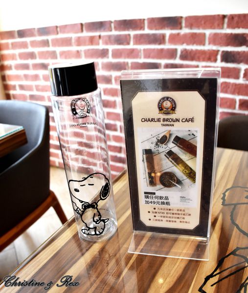 【台中。美食】西屯 / 跟著查理布朗一起環遊世界，史努比餐廳，秋紅谷旁