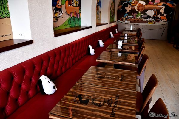 【台中。美食】西屯 / 跟著查理布朗一起環遊世界，史努比餐廳，秋紅谷旁