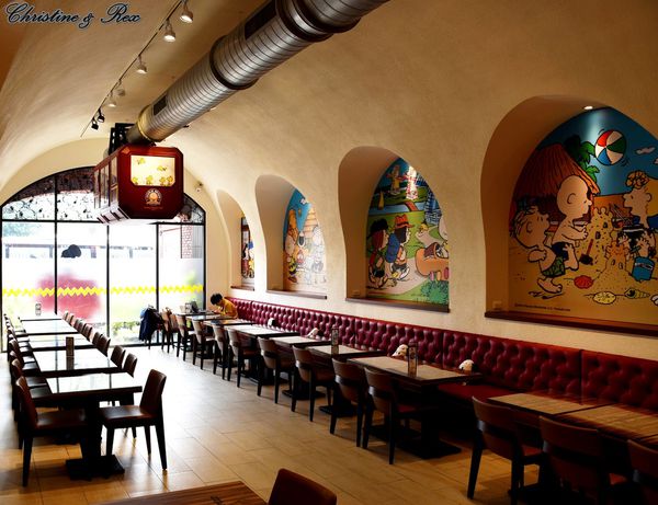 【台中。美食】西屯 / 跟著查理布朗一起環遊世界，史努比餐廳，秋紅谷旁