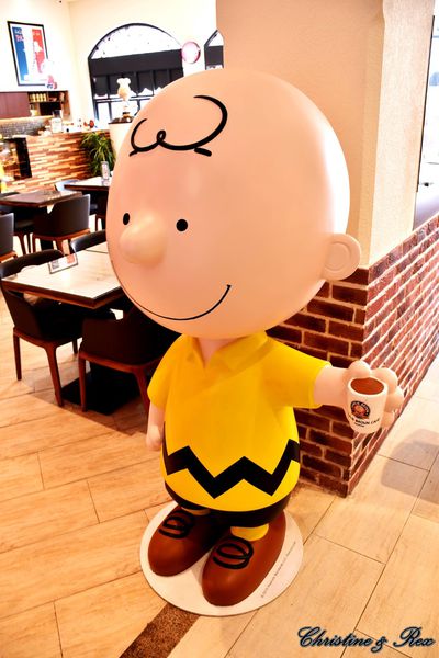 【台中。美食】西屯 / 跟著查理布朗一起環遊世界，史努比餐廳，秋紅谷旁