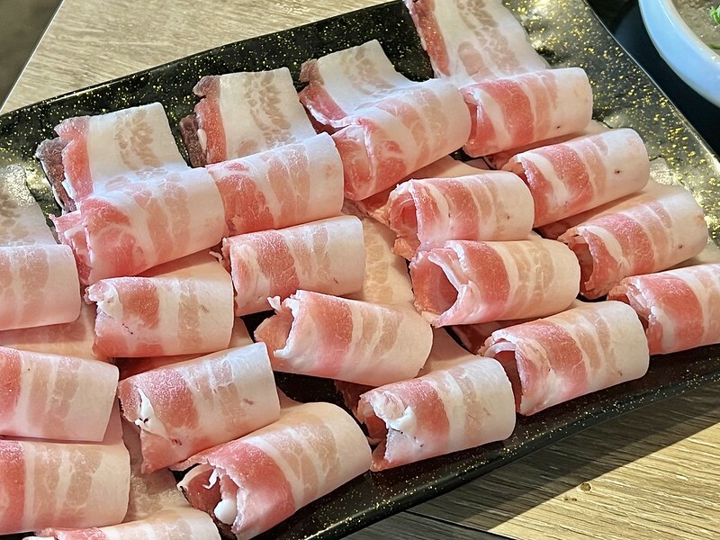 ＋（羅東火鍋）和口田鍋物～海鮮肉品超新鮮、湯頭濃郁超好喝、飲料冰淇淋喝到飽！價格划算不收服務費～和口田鍋物菜單