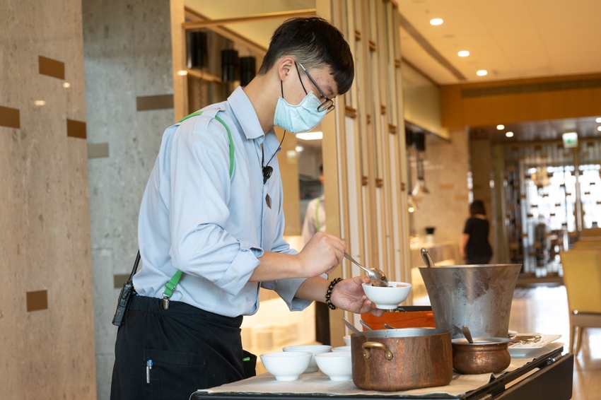 台北南港超浮誇海陸雙饗主餐，吃美國極黑和牛送龍蝦只在『六福萬怡酒店敘日全日餐廳』，全面現點現做更放心
