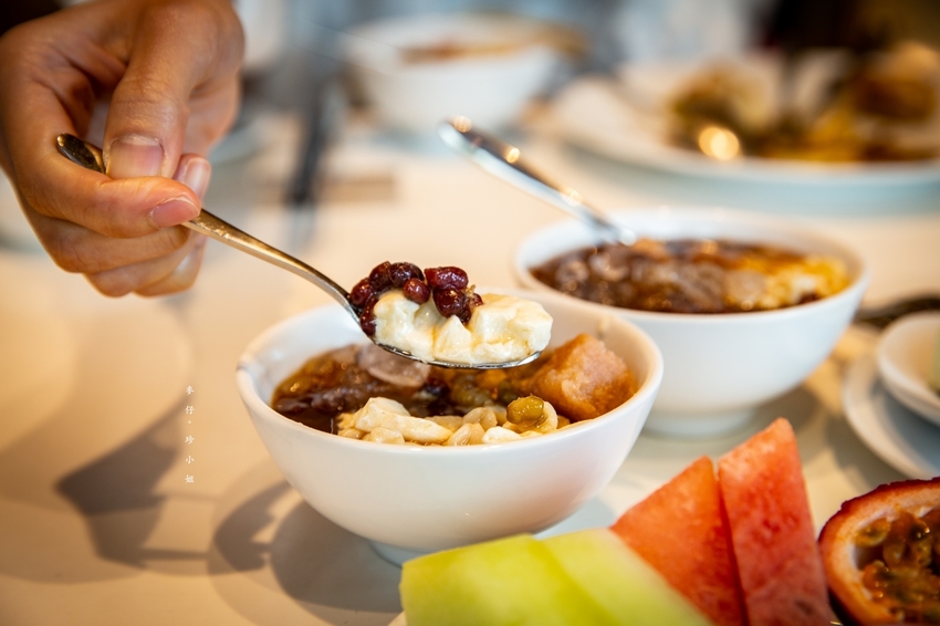 台北南港超浮誇海陸雙饗主餐，吃美國極黑和牛送龍蝦只在『六福萬怡酒店敘日全日餐廳』，全面現點現做更放心