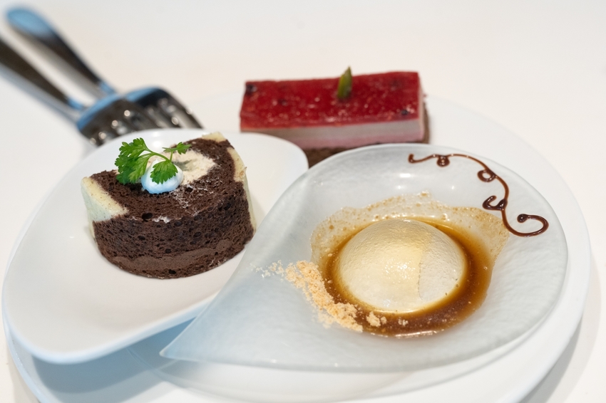 台北南港超浮誇海陸雙饗主餐，吃美國極黑和牛送龍蝦只在『六福萬怡酒店敘日全日餐廳』，全面現點現做更放心