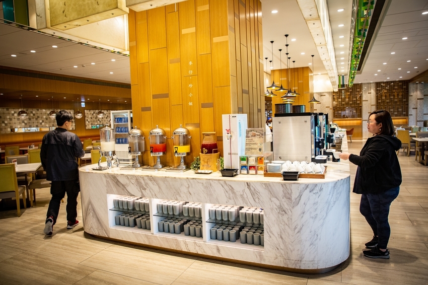 台北南港超浮誇海陸雙饗主餐，吃美國極黑和牛送龍蝦只在『六福萬怡酒店敘日全日餐廳』，全面現點現做更放心