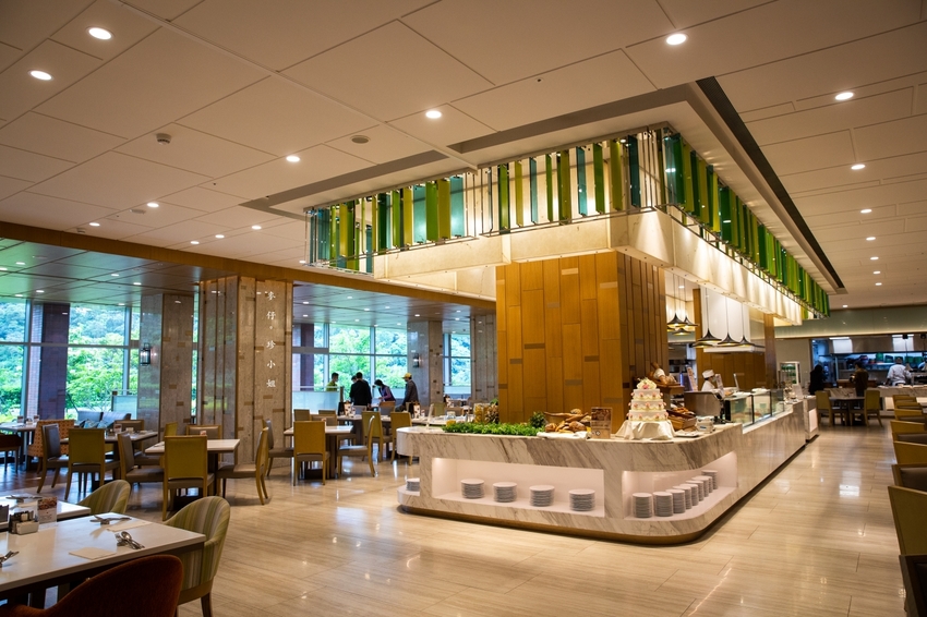 台北南港超浮誇海陸雙饗主餐，吃美國極黑和牛送龍蝦只在『六福萬怡酒店敘日全日餐廳』，全面現點現做更放心