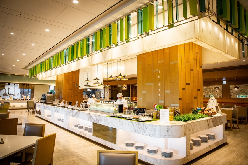 台北南港超浮誇海陸雙饗主餐，吃美國極黑和牛送龍蝦只在『六福萬怡酒店敘日全日餐廳』，全面現點現做更放心