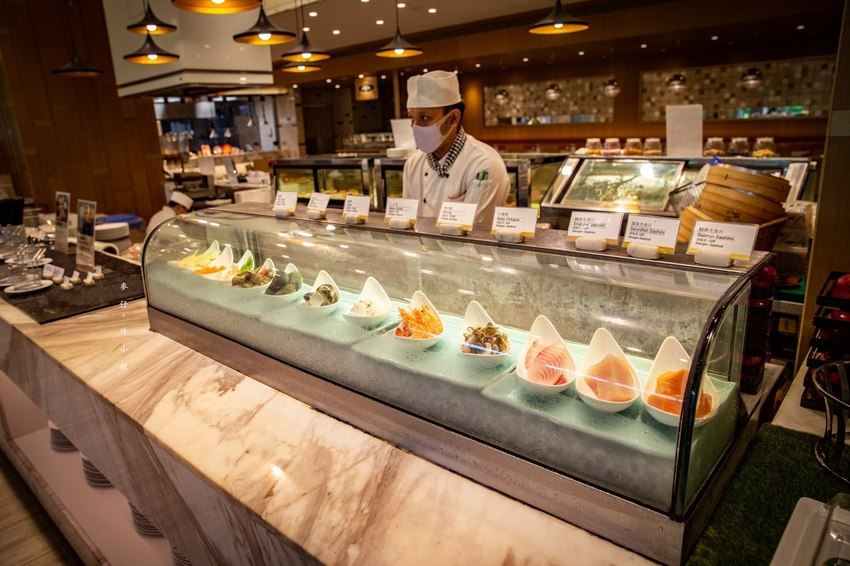 台北南港超浮誇海陸雙饗主餐，吃美國極黑和牛送龍蝦只在『六福萬怡酒店敘日全日餐廳』，全面現點現做更放心